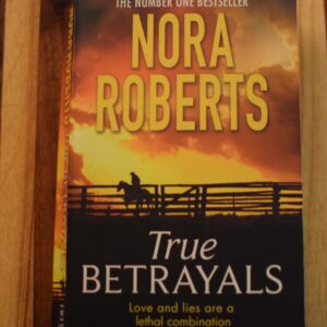 Nora Roberts- True Betrayals