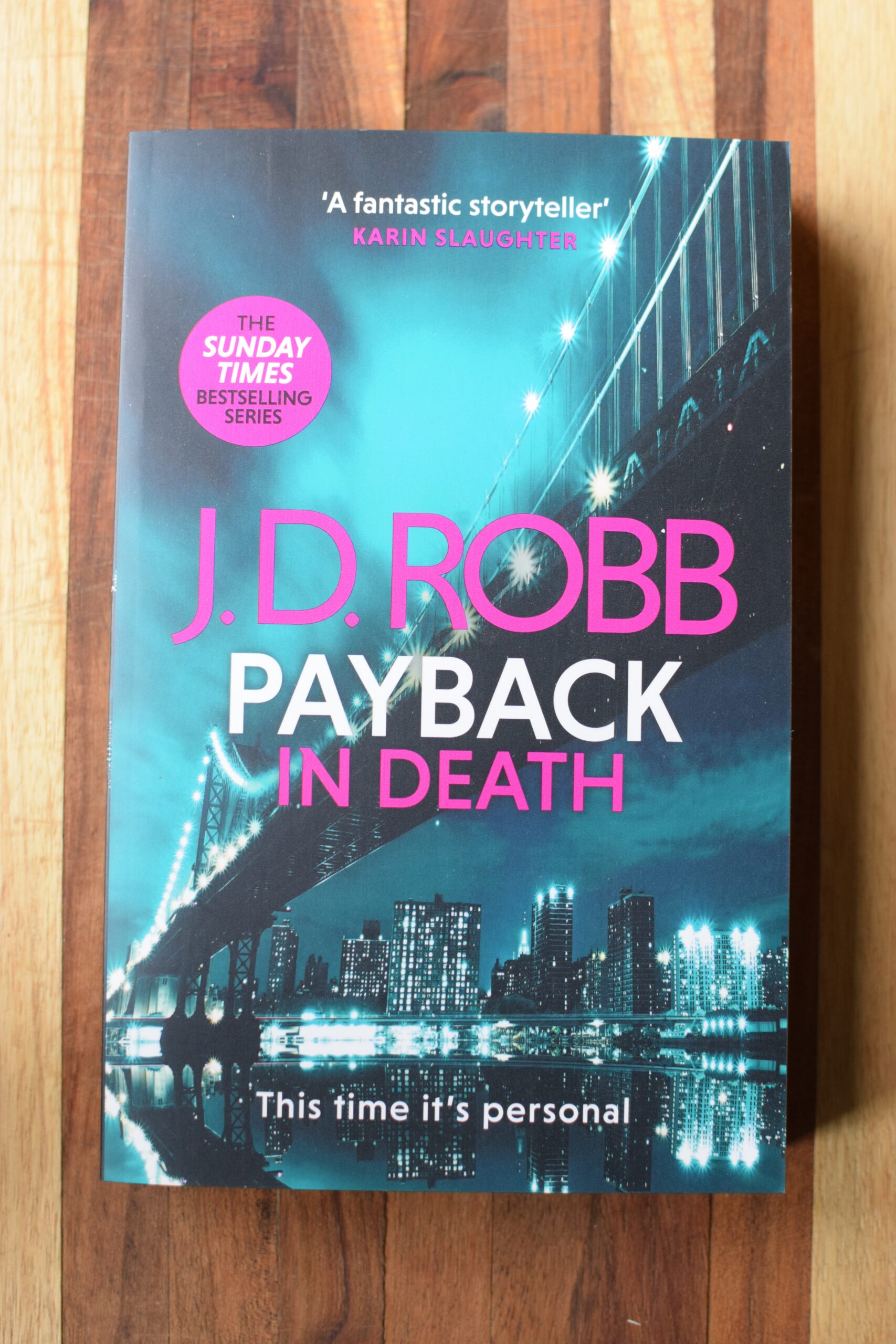 J.D Robb - Payback in Death