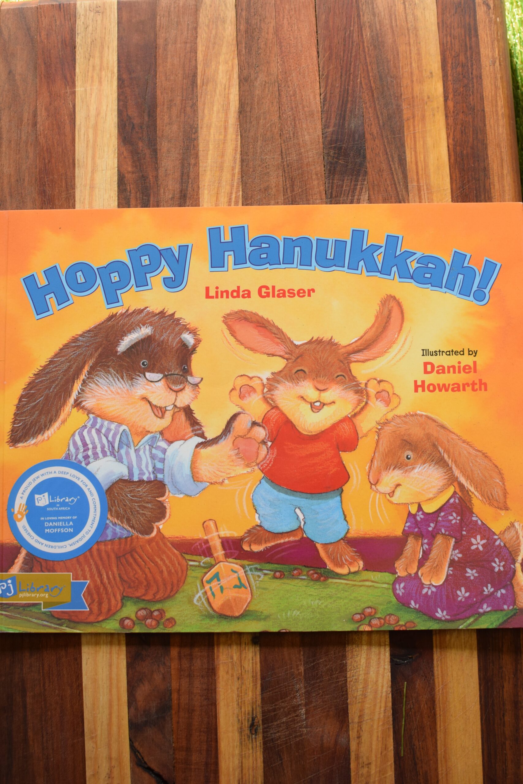 Linda Glaser - Hoppy Hanukkah!