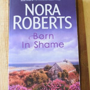 Nora Roberts - Born in Shame