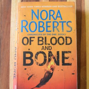 Nora Roberts - Of Blood and Bone