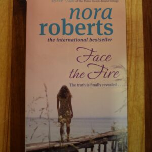 Nora Roberts - Face the Fire